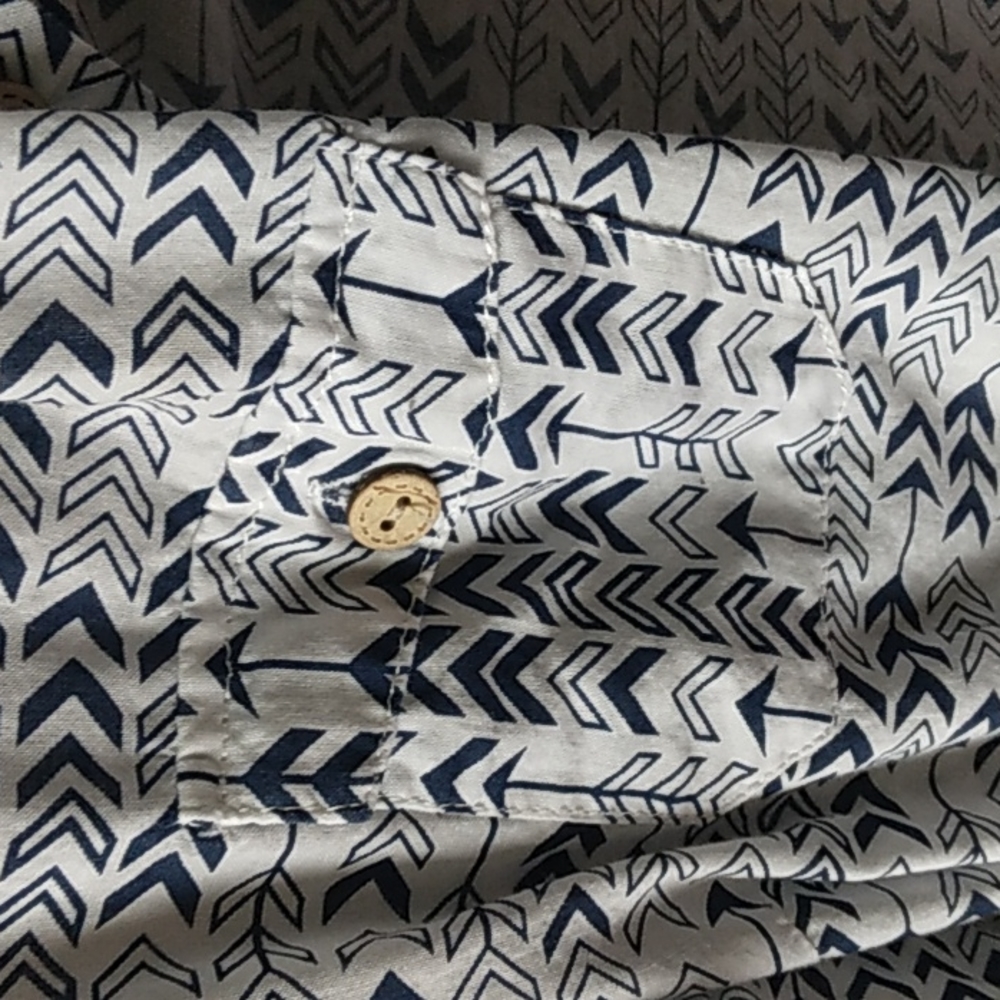 Legendary Whitetails button down - Picture 3 of 3